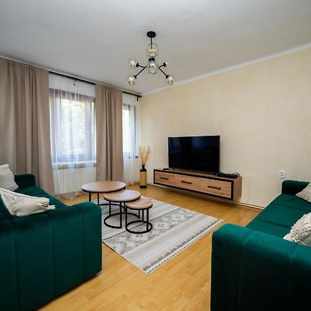 Cozy One-Bedroom Apartment Near City Center SJJ Buitenkant foto