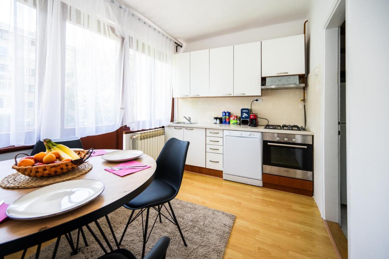 Cozy One-Bedroom Apartment Near City Center SJJ Buitenkant foto