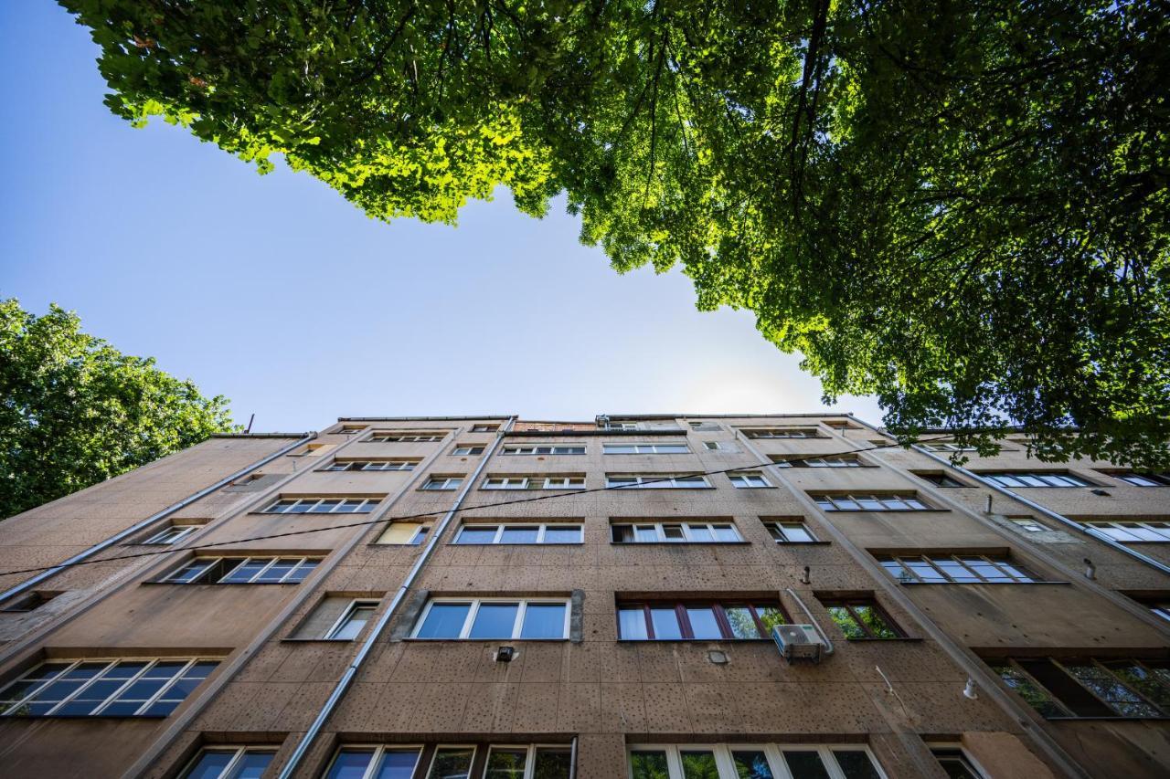 Cozy One-Bedroom Apartment Near City Center SJJ Buitenkant foto