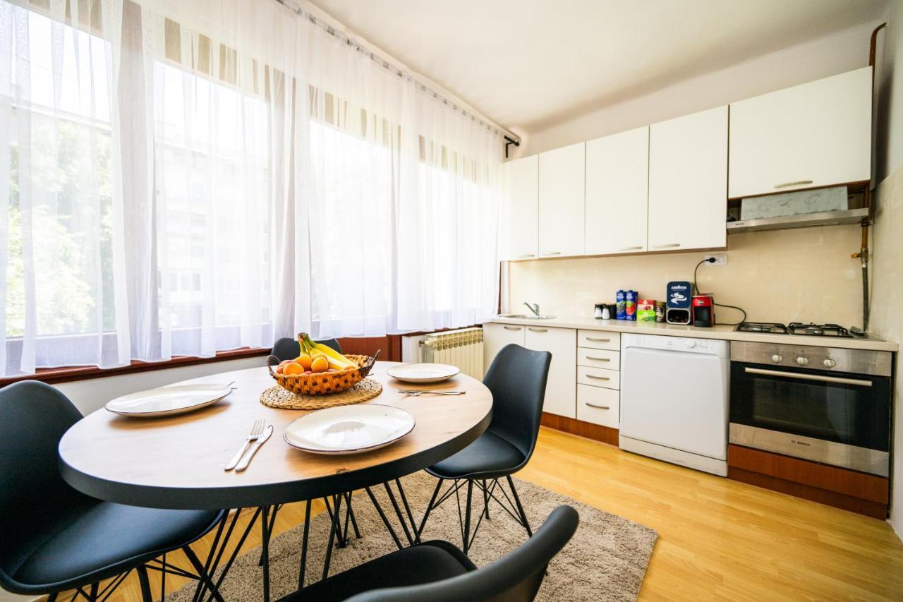Cozy One-Bedroom Apartment Near City Center SJJ Buitenkant foto